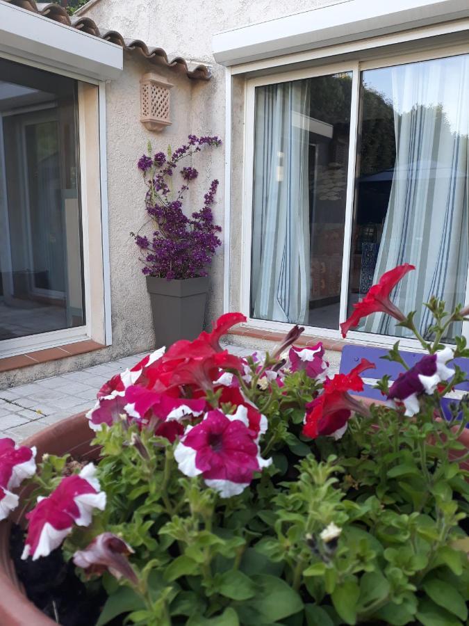 Bed and Breakfast Dans UN JARDIN BB et JACUZZI Mandelieu Exterior foto