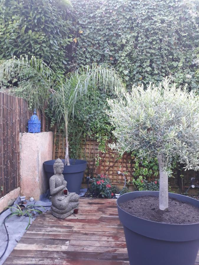 Bed and Breakfast Dans UN JARDIN BB et JACUZZI Mandelieu Exterior foto
