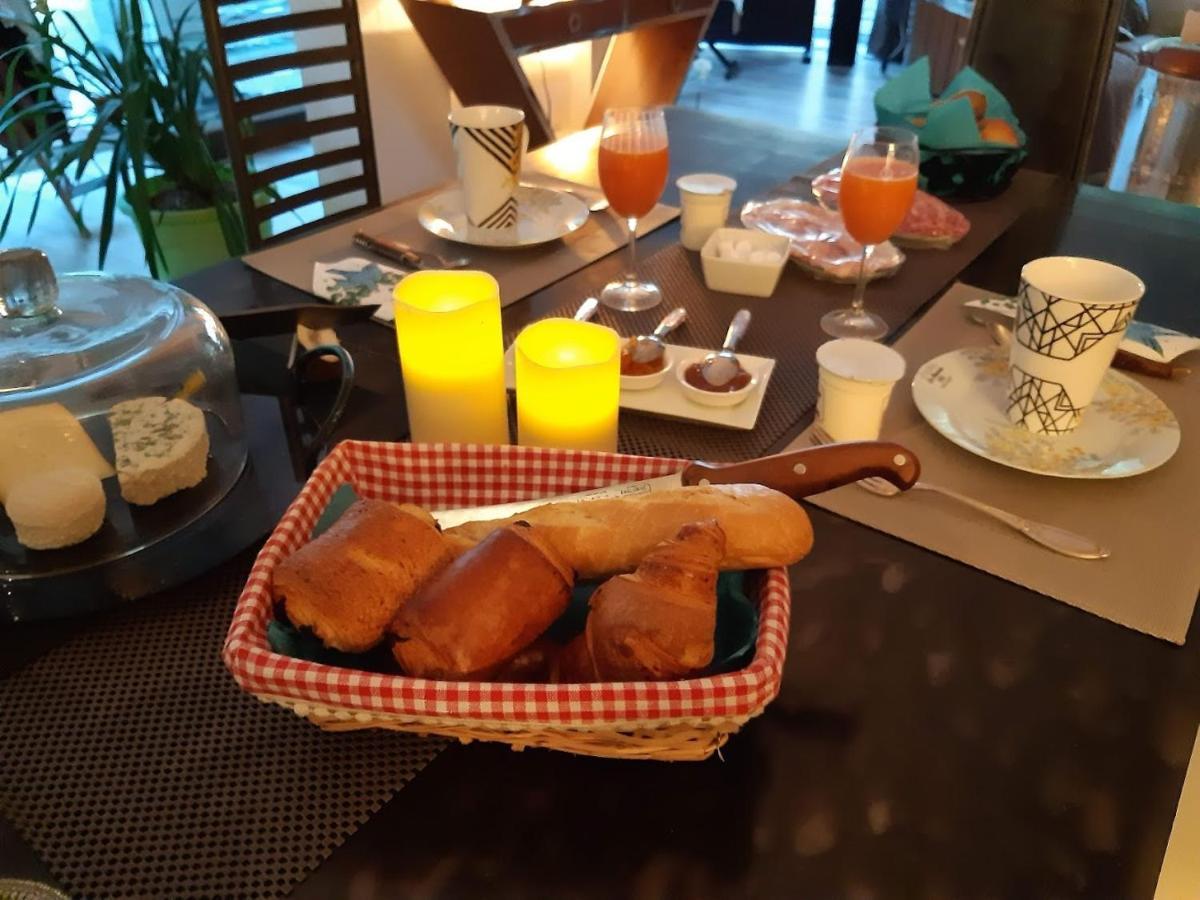 Bed and Breakfast Dans UN JARDIN BB et JACUZZI Mandelieu Exterior foto