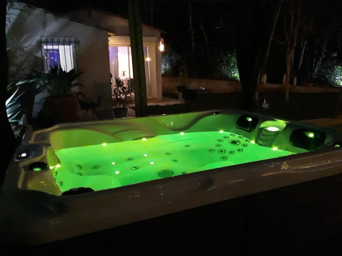 Bed and Breakfast Dans UN JARDIN BB et JACUZZI Mandelieu Exterior foto