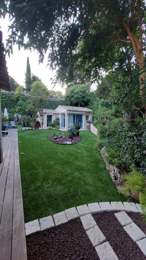 Bed and Breakfast Dans UN JARDIN BB et JACUZZI Mandelieu Exterior foto