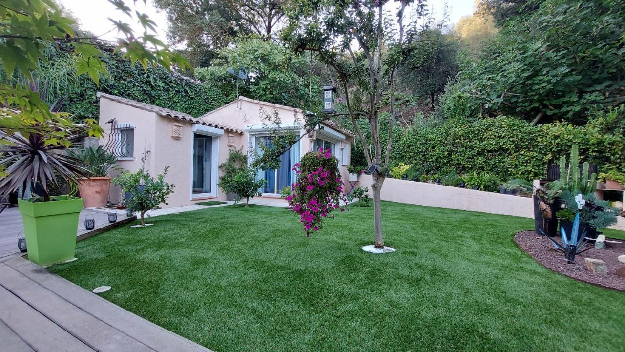 Bed and Breakfast Dans UN JARDIN BB et JACUZZI Mandelieu Exterior foto