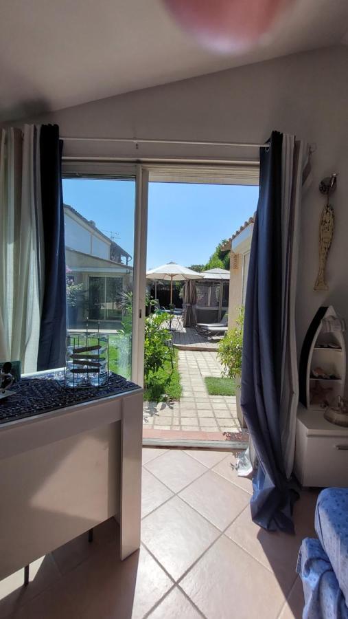 Bed and Breakfast Dans UN JARDIN BB et JACUZZI Mandelieu Exterior foto