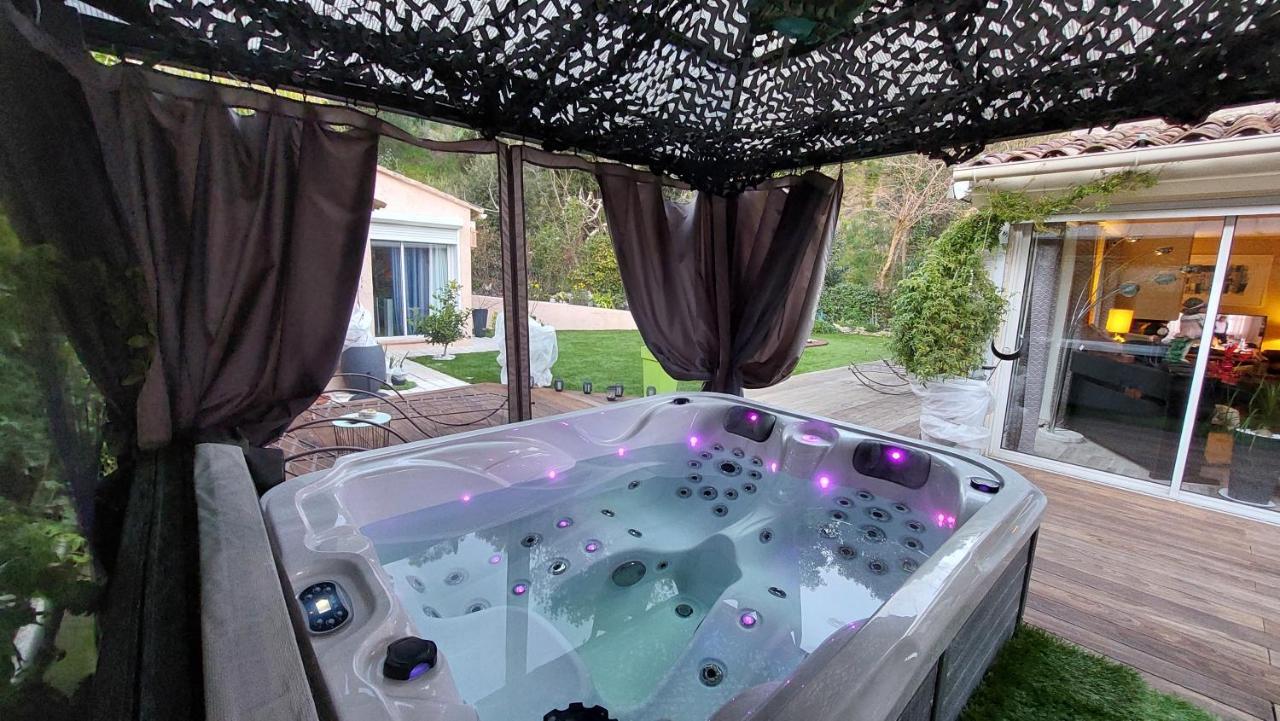 Bed and Breakfast Dans UN JARDIN BB et JACUZZI Mandelieu Exterior foto