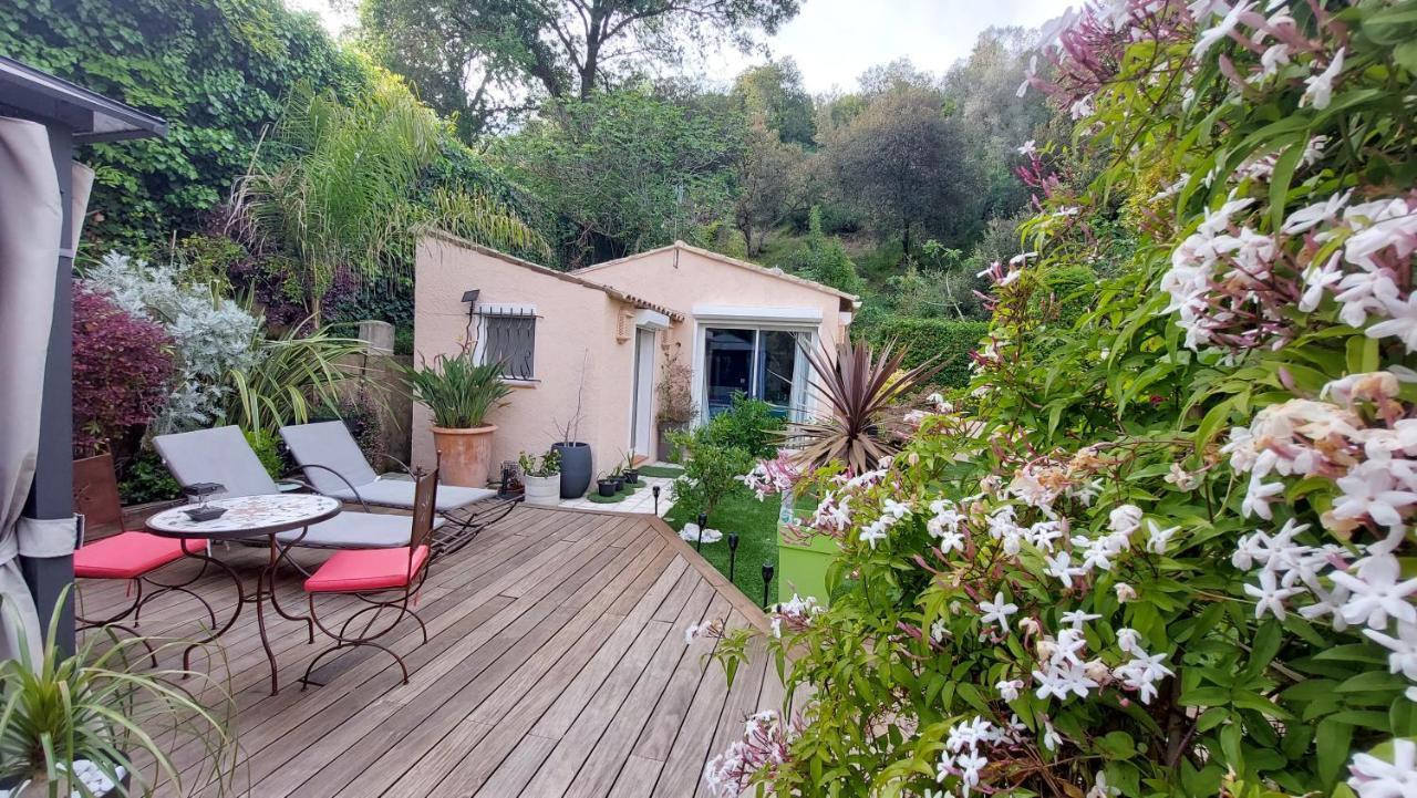 Bed and Breakfast Dans UN JARDIN BB et JACUZZI Mandelieu Exterior foto